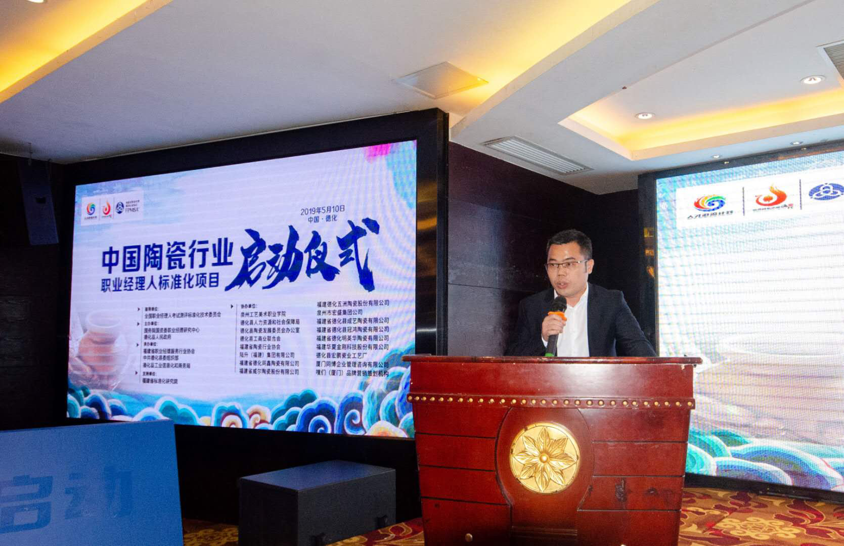 乐岩.jpg
